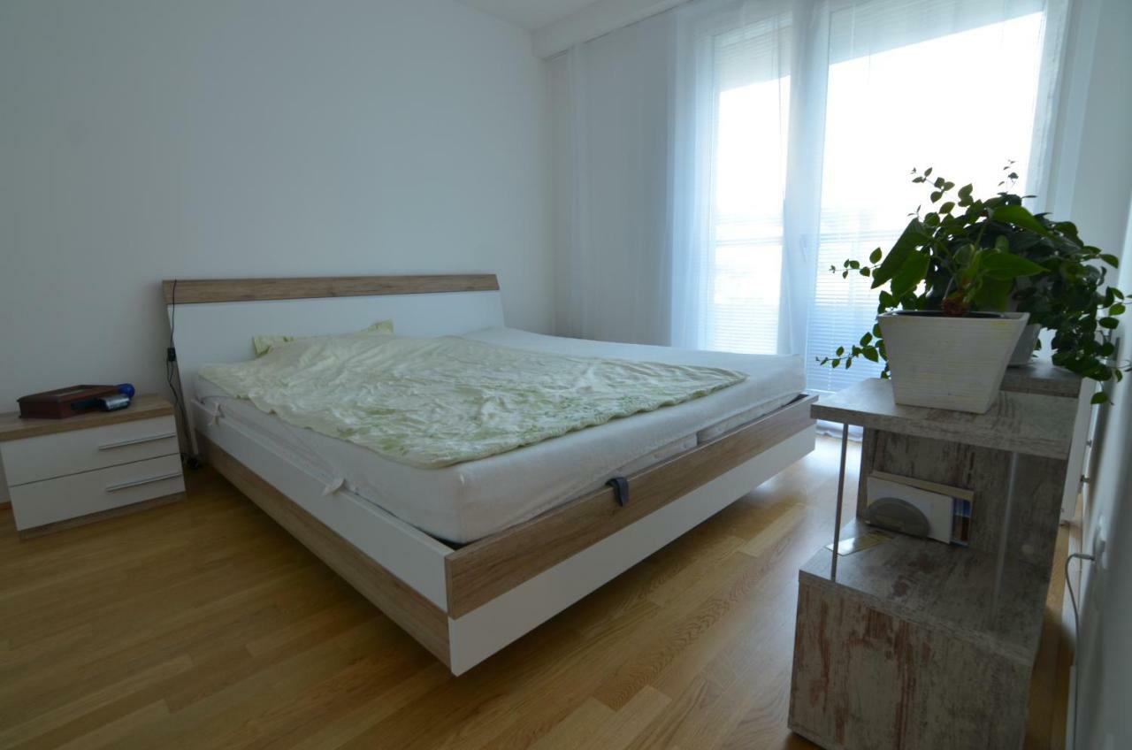 Apartment With Parking On Premise Wien Exterior foto