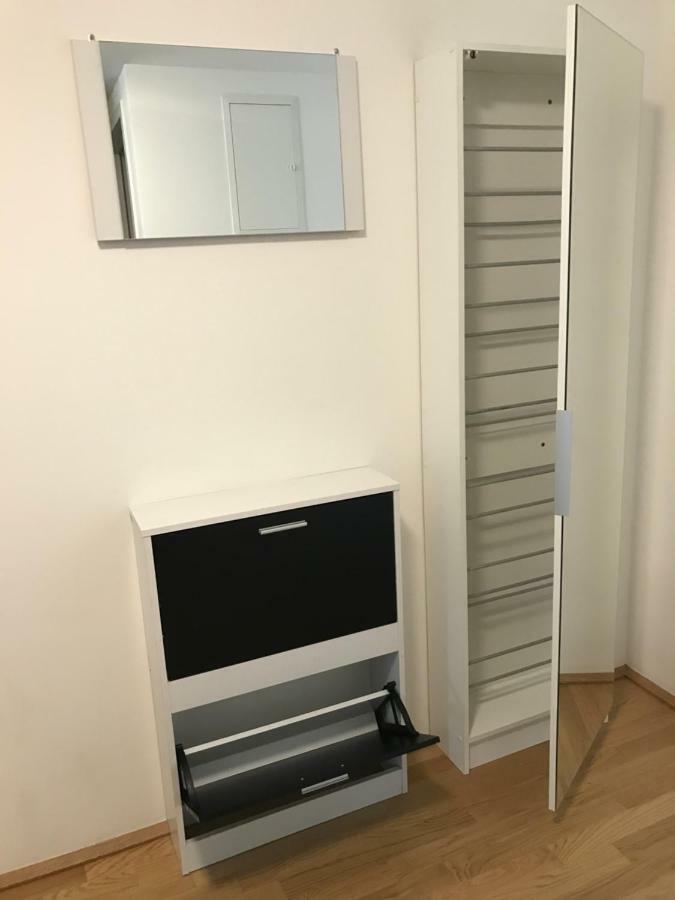 Apartment With Parking On Premise Wien Exterior foto