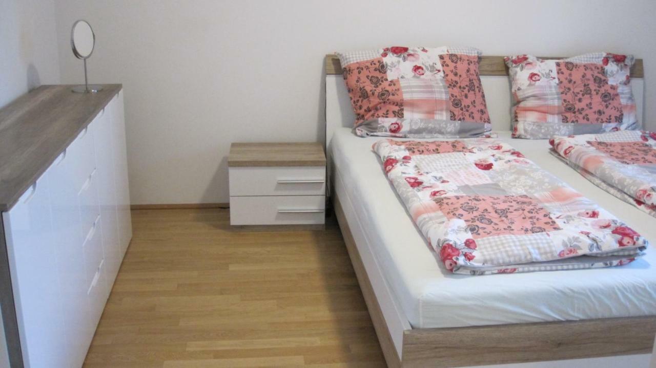 Apartment With Parking On Premise Wien Exterior foto